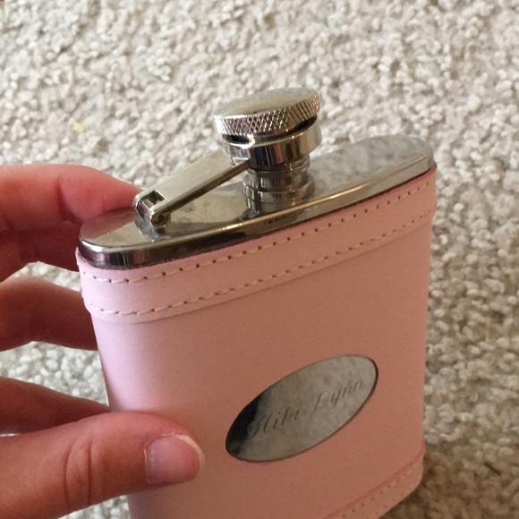 Niki Lynn flask - Picture 2 of 4